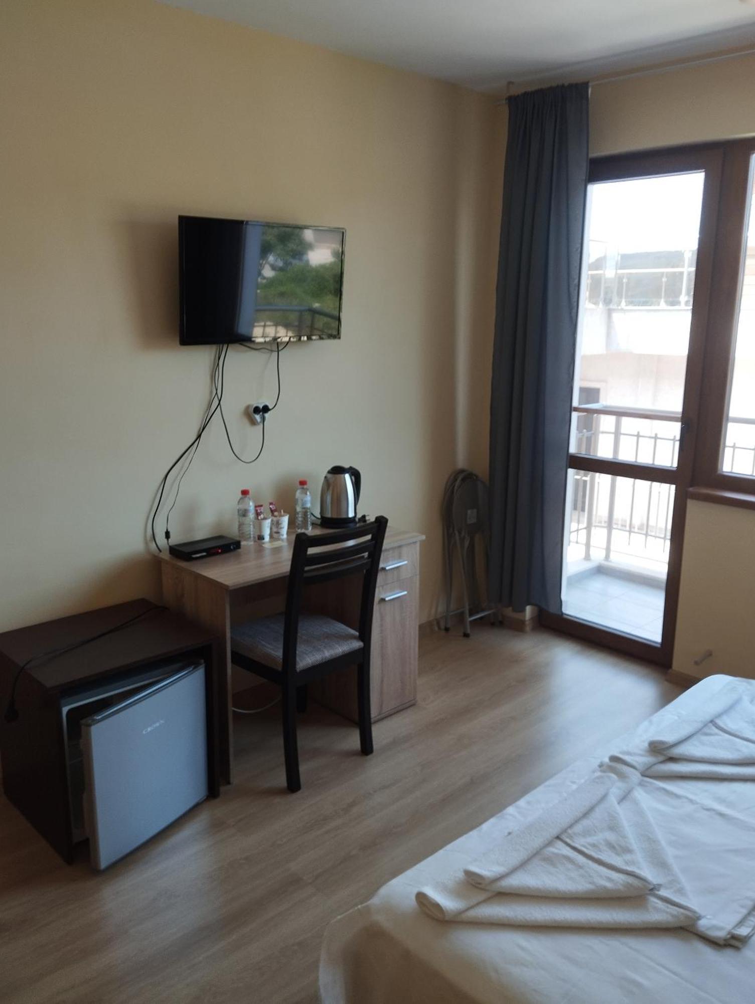 Alfa Guest Rooms With Parking Varna Eksteriør billede