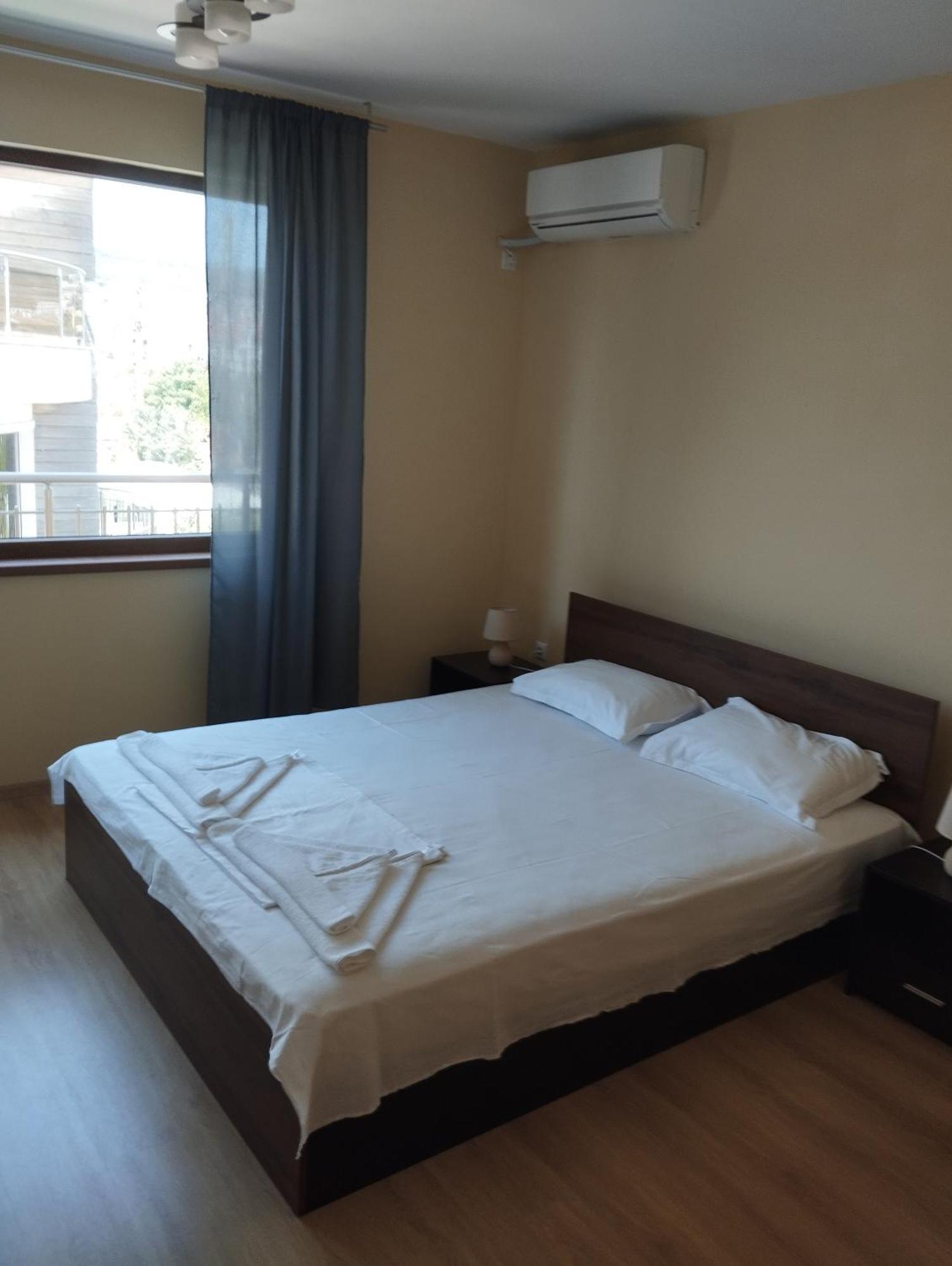 Alfa Guest Rooms With Parking Varna Eksteriør billede