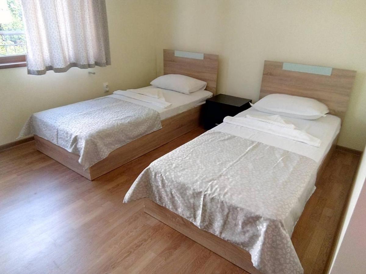 Alfa Guest Rooms With Parking Varna Eksteriør billede