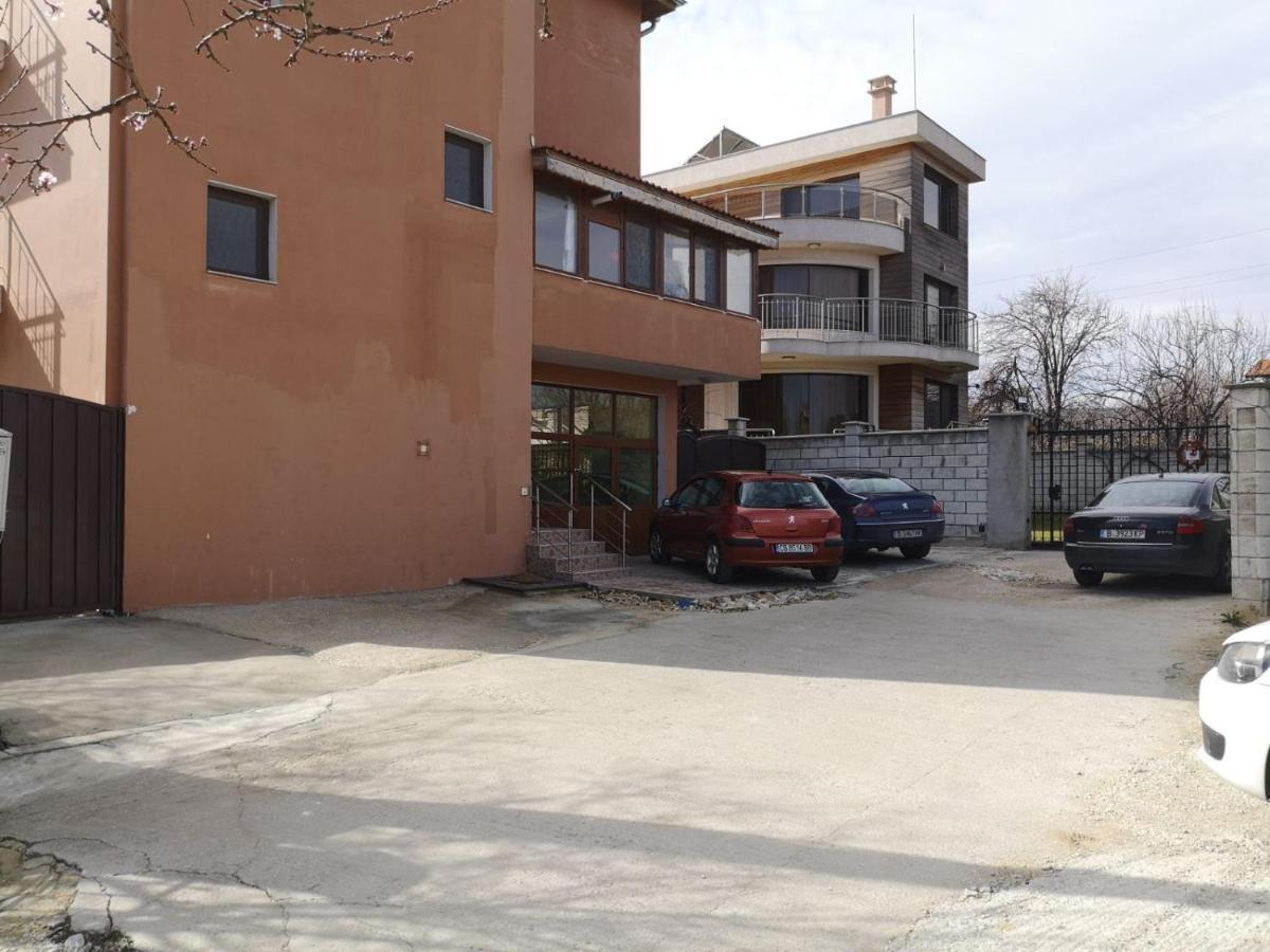 Alfa Guest Rooms With Parking Varna Eksteriør billede