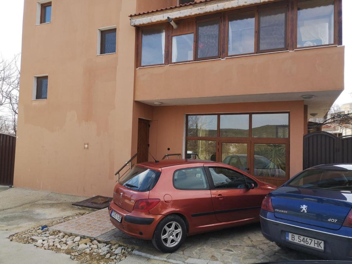 Alfa Guest Rooms With Parking Varna Eksteriør billede