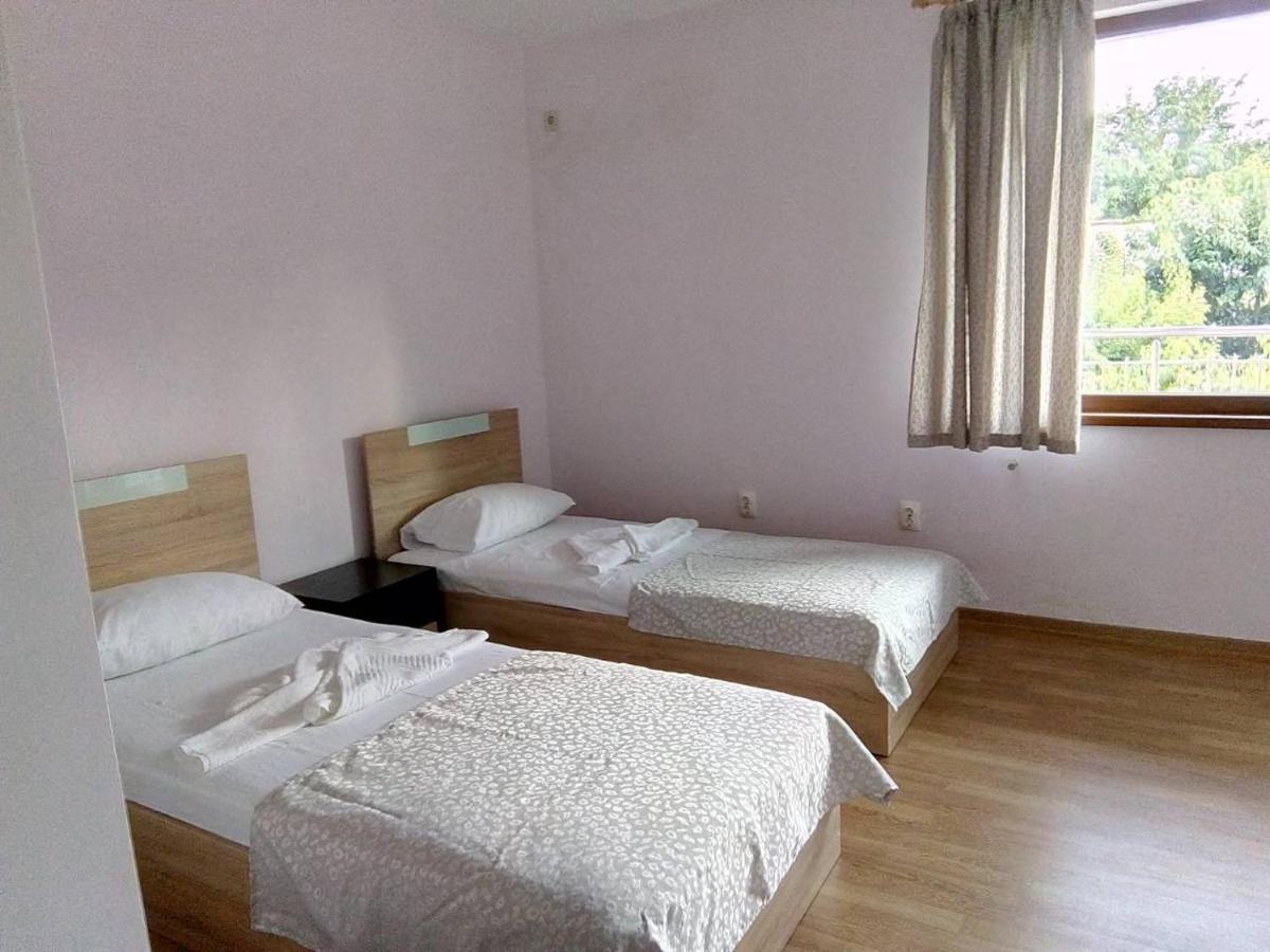 Alfa Guest Rooms With Parking Varna Eksteriør billede