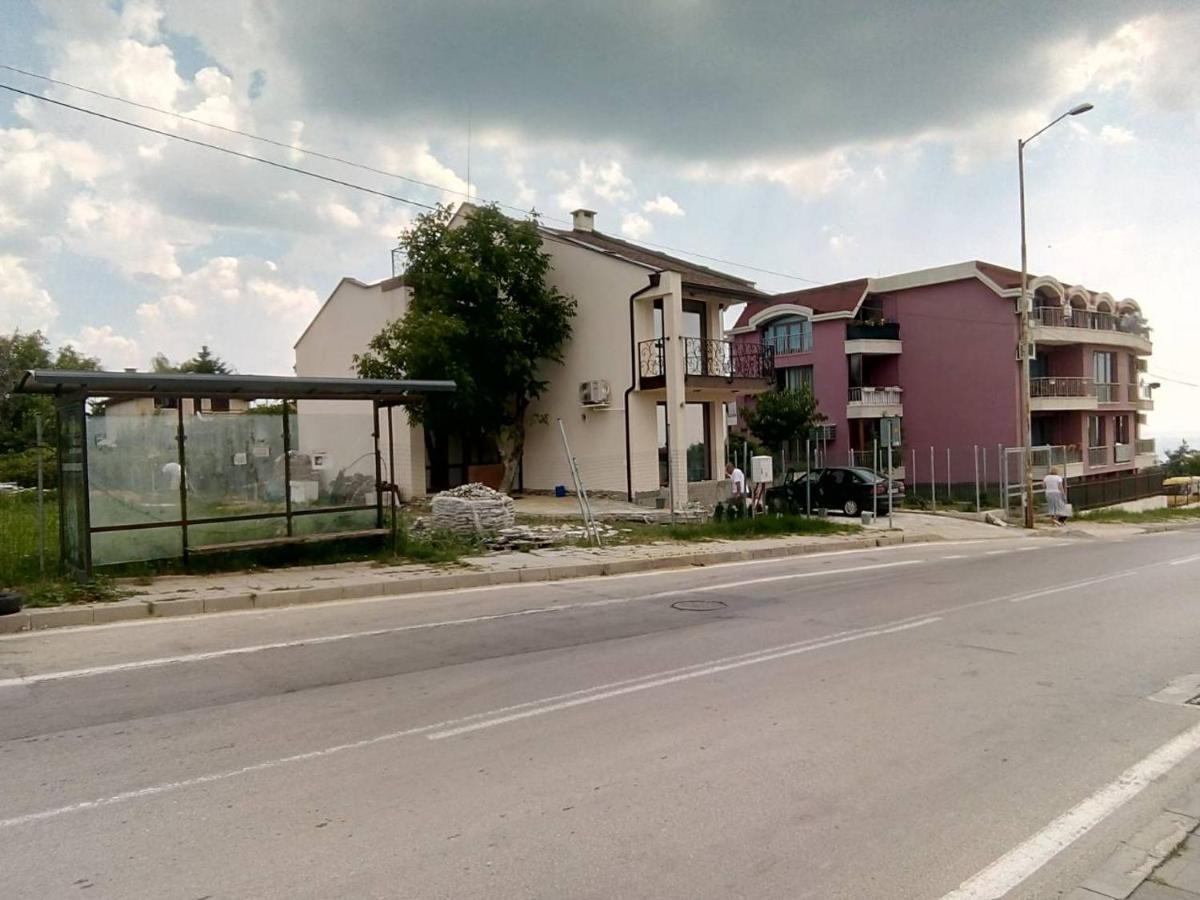 Alfa Guest Rooms With Parking Varna Eksteriør billede
