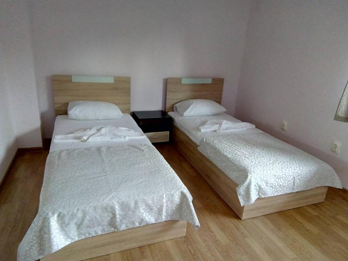 Alfa Guest Rooms With Parking Varna Eksteriør billede