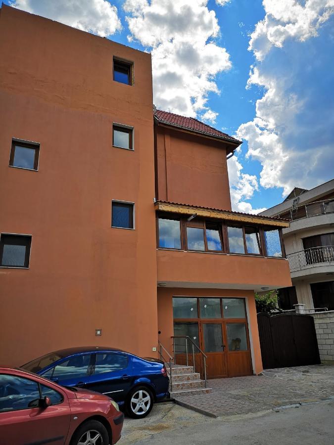 Alfa Guest Rooms With Parking Varna Eksteriør billede