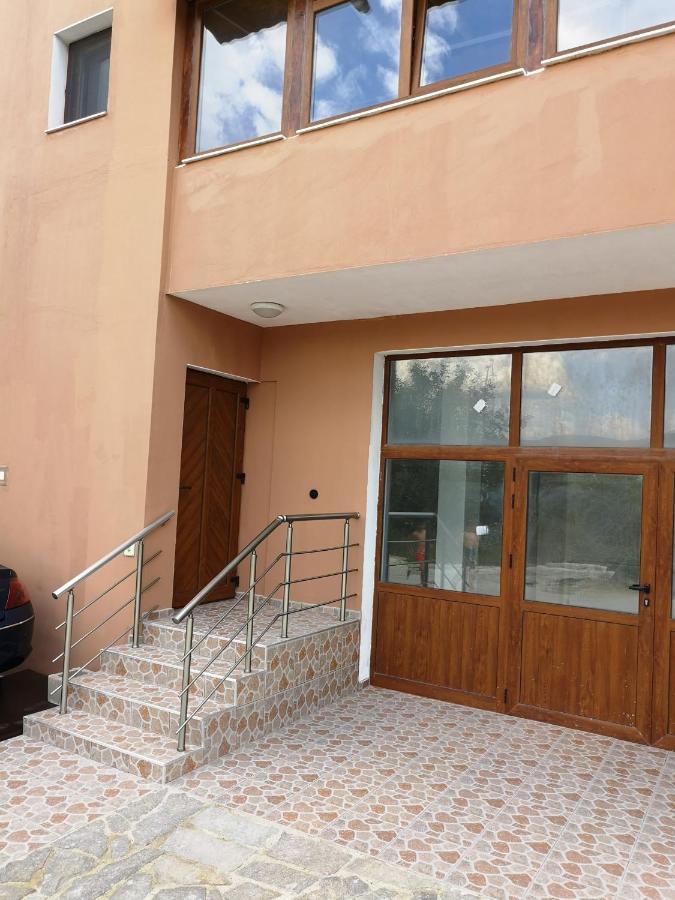 Alfa Guest Rooms With Parking Varna Eksteriør billede
