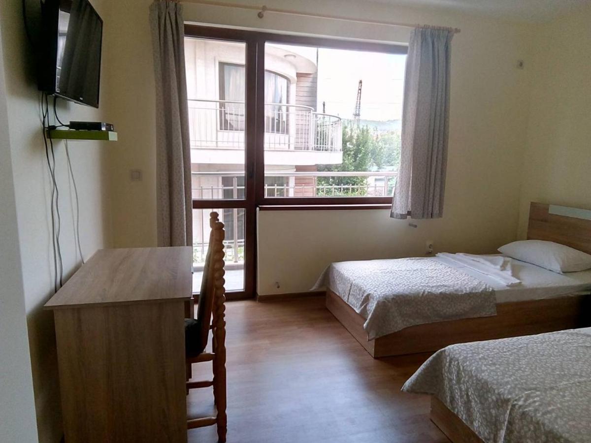 Alfa Guest Rooms With Parking Varna Eksteriør billede