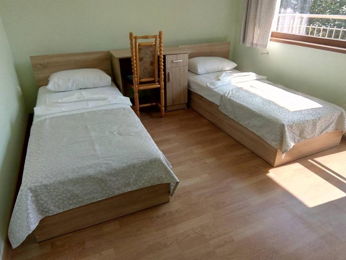 Alfa Guest Rooms With Parking Varna Eksteriør billede