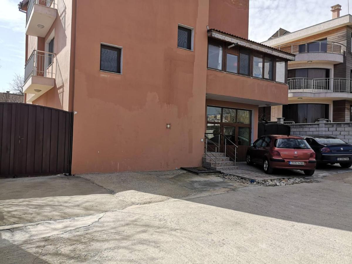 Alfa Guest Rooms With Parking Varna Eksteriør billede